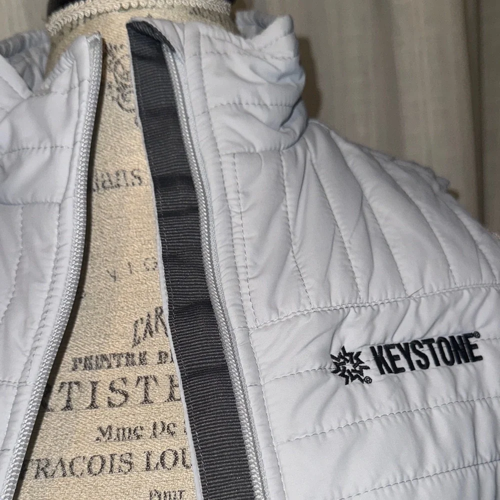 Storm Creek Women's Light Gray White Quilted Keystone Vest 4 zipper pocket Small - Picture 10 of 13
